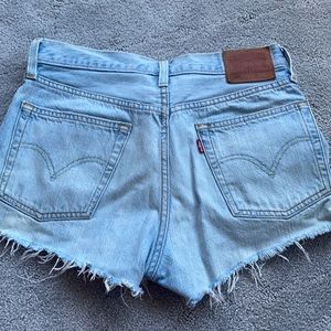 Levi shorts size 25